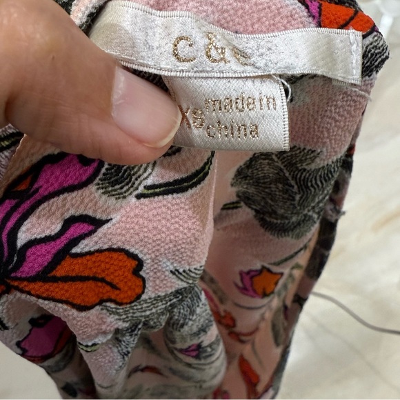 3/$25 C&E Floral Sleeveless Keyhole Blouse – XS - Picture 8 of 9